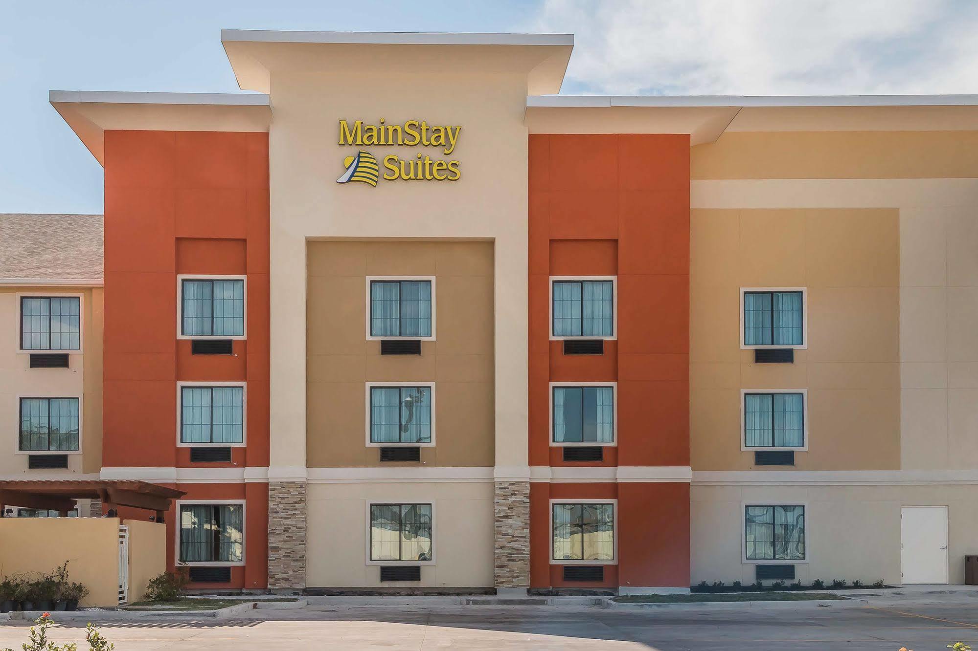 Mainstay Suites Единбург Екстериор снимка