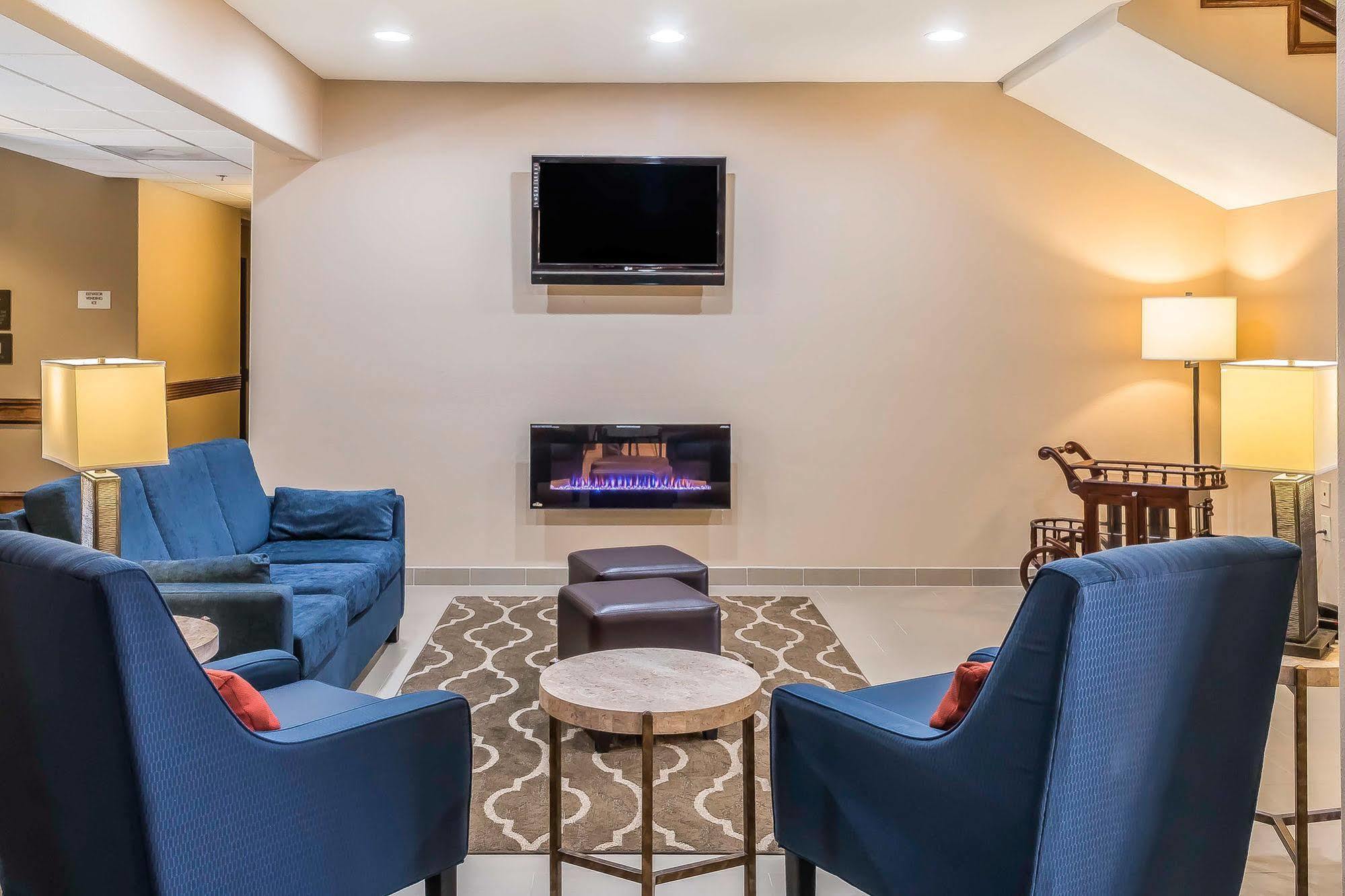 Mainstay Suites Единбург Екстериор снимка