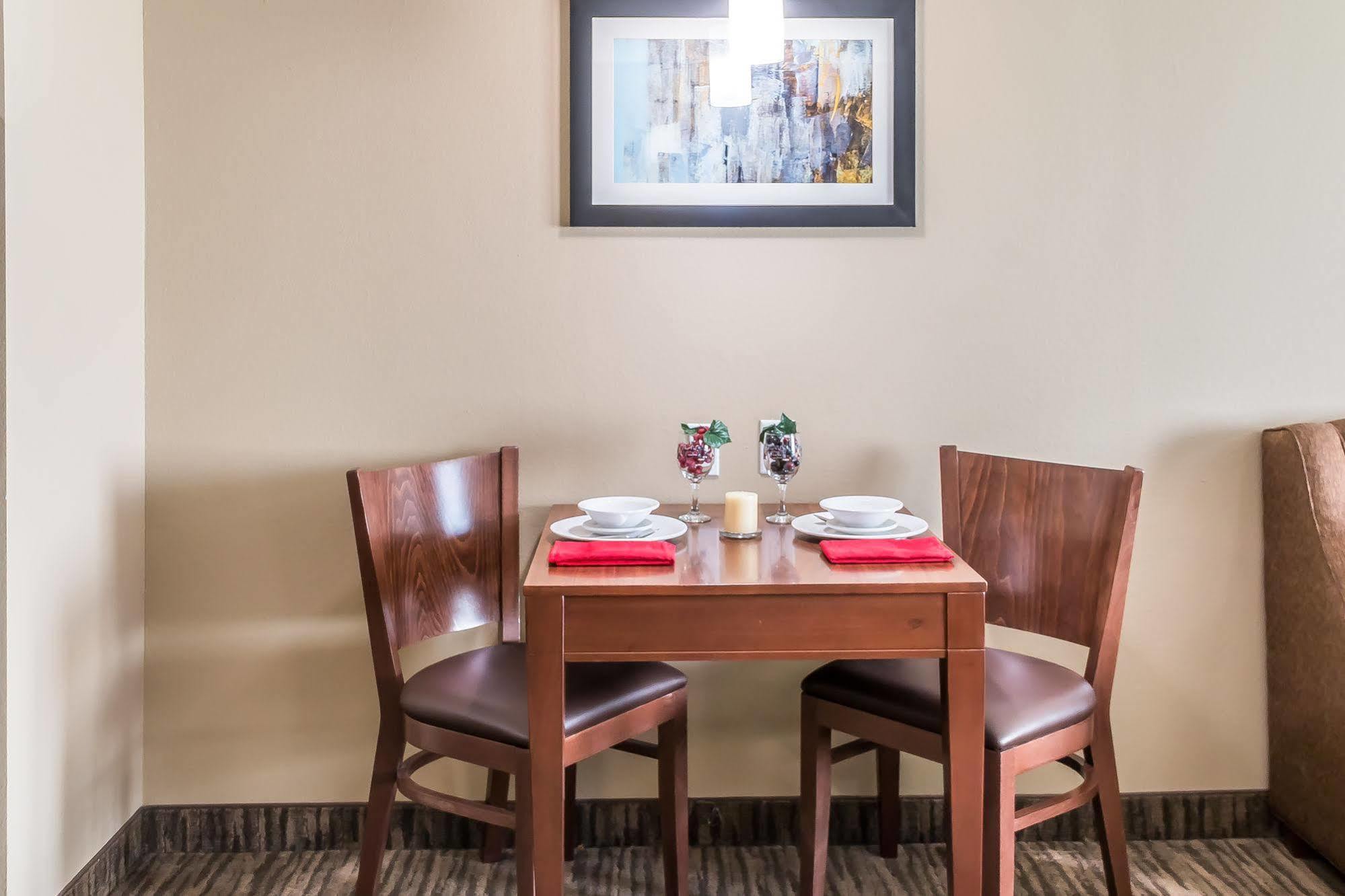 Mainstay Suites Единбург Екстериор снимка