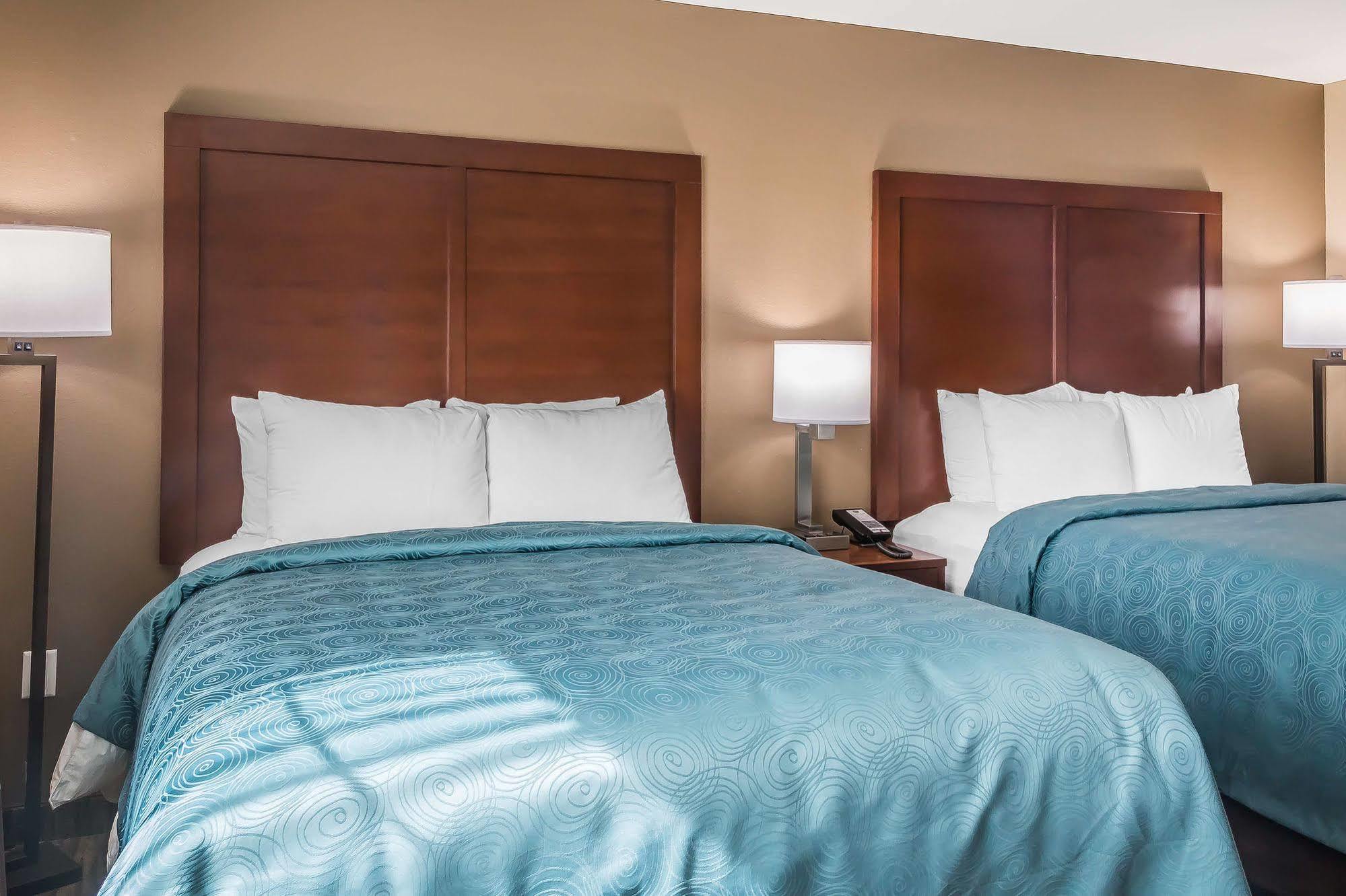Mainstay Suites Единбург Екстериор снимка