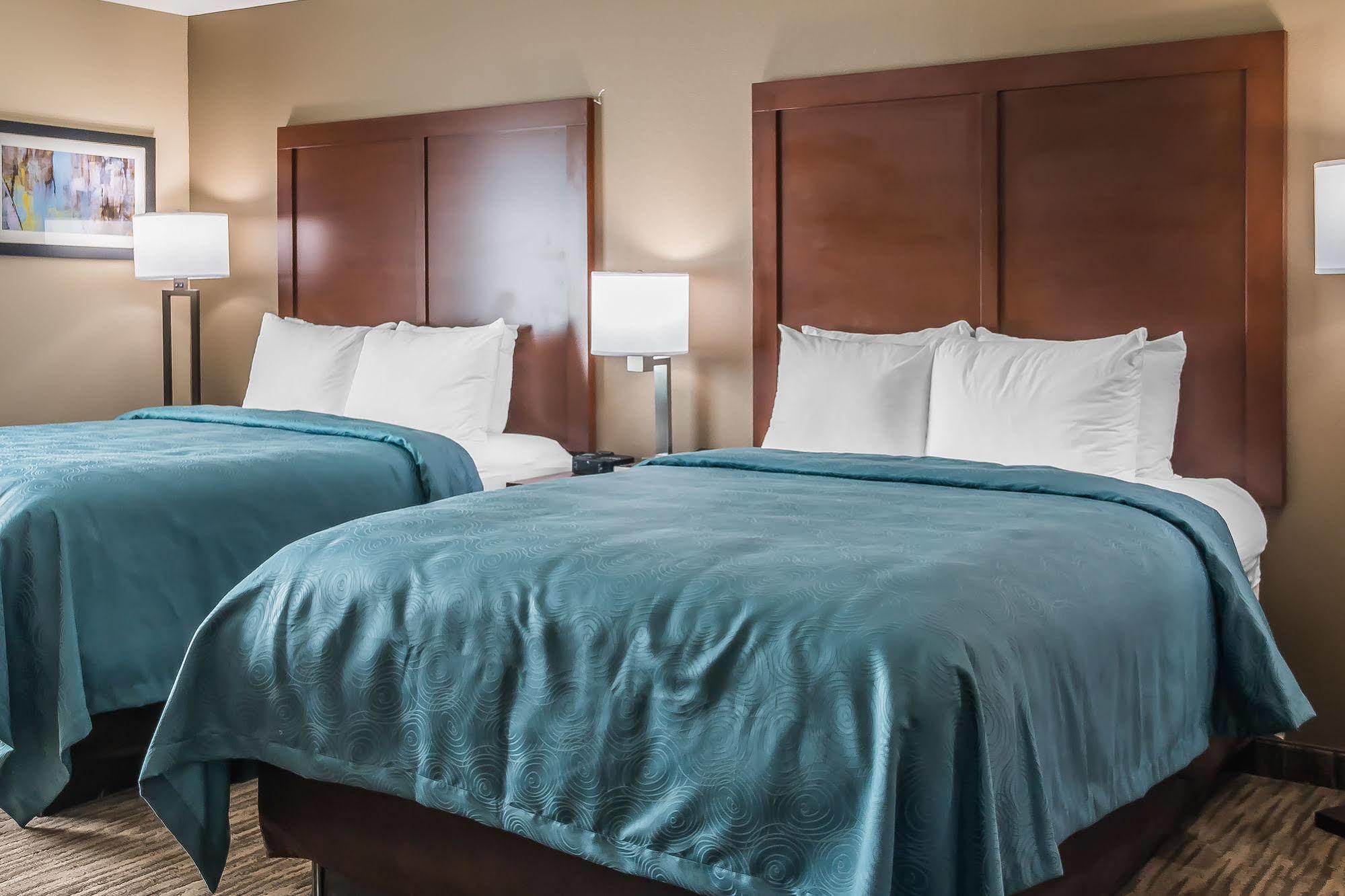 Mainstay Suites Единбург Екстериор снимка