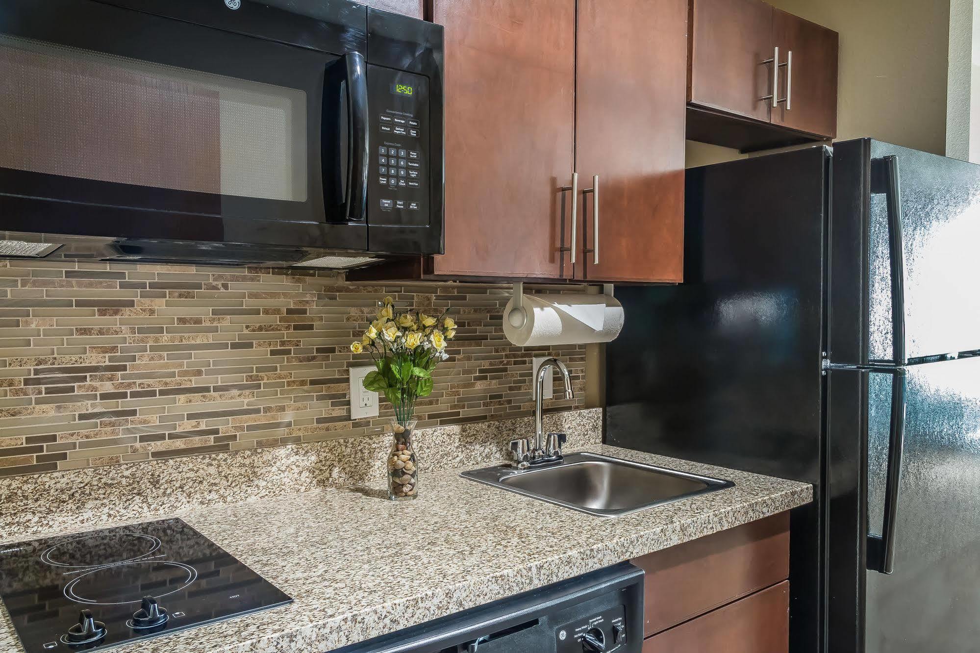 Mainstay Suites Единбург Екстериор снимка
